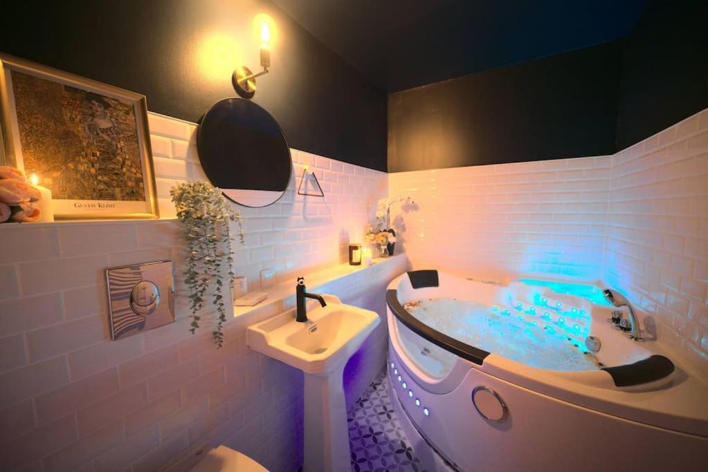 Luxury Room Jacuzzi Centre Ville Haut De Gamme Mulhouse Kültér fotó